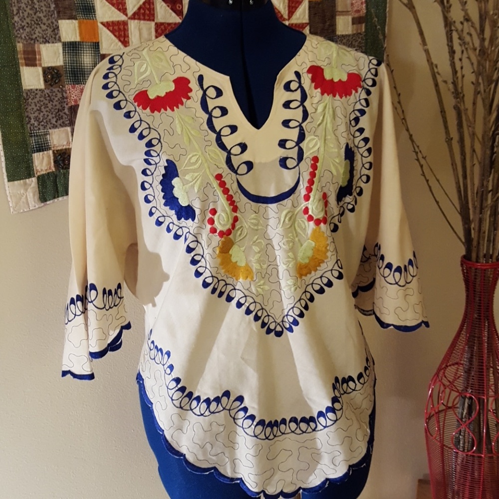 Beautiful Costa Rica Blouse - Picture 2 of 7